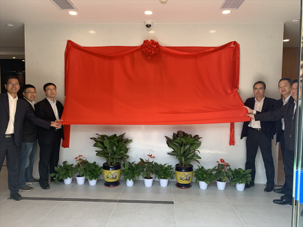 ���ܽ�����������ͻ�ƽ�չ��������һ������������������